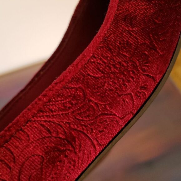 EUC Isaac Mizrahi Slip-On Velvet Flats (Slight Heel) With Pearl Accents Sz 7M - Picture 6 of 6